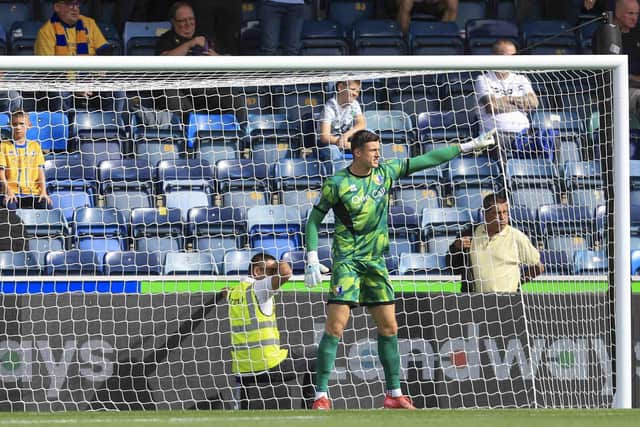 Mansfield Town goalkeeper Liam Roberts. Photo by Jeanette Holloway / The Bigger Picture.media