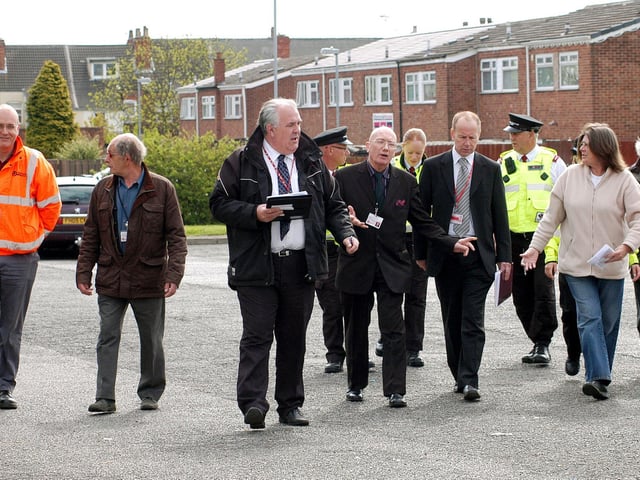 Councillors, residents, Police representatives, neighbourhood wardens and staff from Ashfield District Council and Ashfield Homes set off on their walk-about around the George Street estate to identify problem areas for action in 2010.