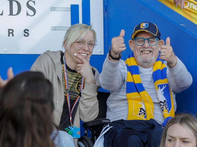 A Will Evans double helped Mansfield Town make it five League One wins in a row.