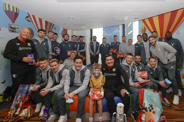 Mansfield Town players visit King's Mill Hospital. Photo by Chris Holloway/The Bigger Picture.media