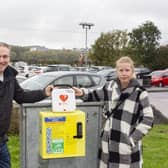 Cllr Matthew Relf and Cllr Vicki Heslop with the defib at Kings Mill Reservoir 