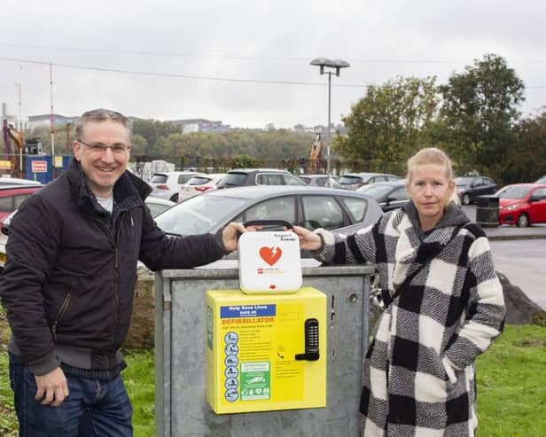 Cllr Matthew Relf and Cllr Vicki Heslop with the defib at Kings Mill Reservoir 