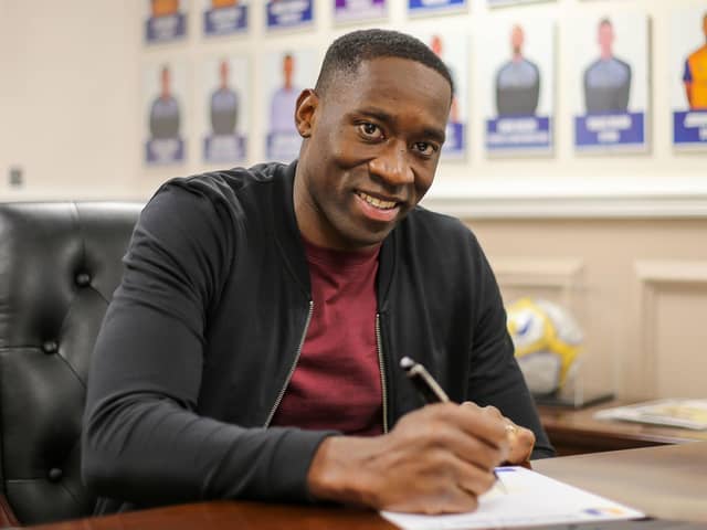 Lucas Akins signs for Mansfield Town.