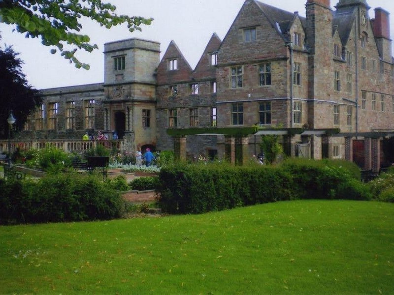 The 12th-century ruins, woodlands, formal gardens, and the lake offer tremendous photography opportunities.