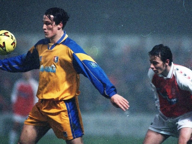 Lee Peacock shadowed by Paul Dillon in 1999