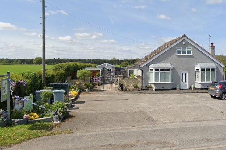 The Firs Luxury Boarding Cattery, The Firs Cattery, Retford Rd, Walesby NG22 9PE: Received 4.9 stars out of 73 reviews according to Google.