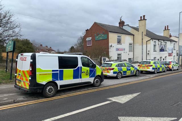 Police swoop on Sutton in Ashfield pub