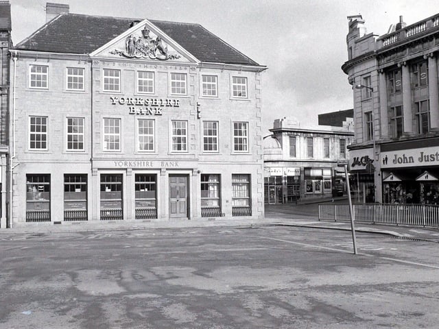 1977 Mansfield Market Place.