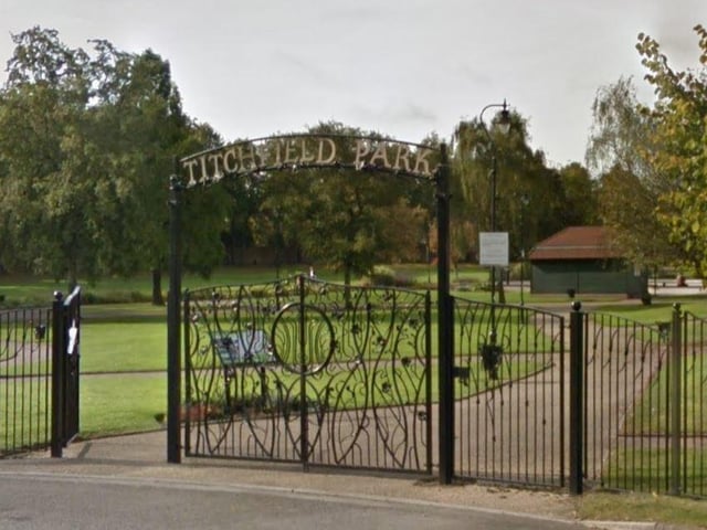 One Tripadvisor reviewer posted: "Lovely place to sit and watch the world go by, drinking a lovely coffee from the tea rooms in the park with my dogs."