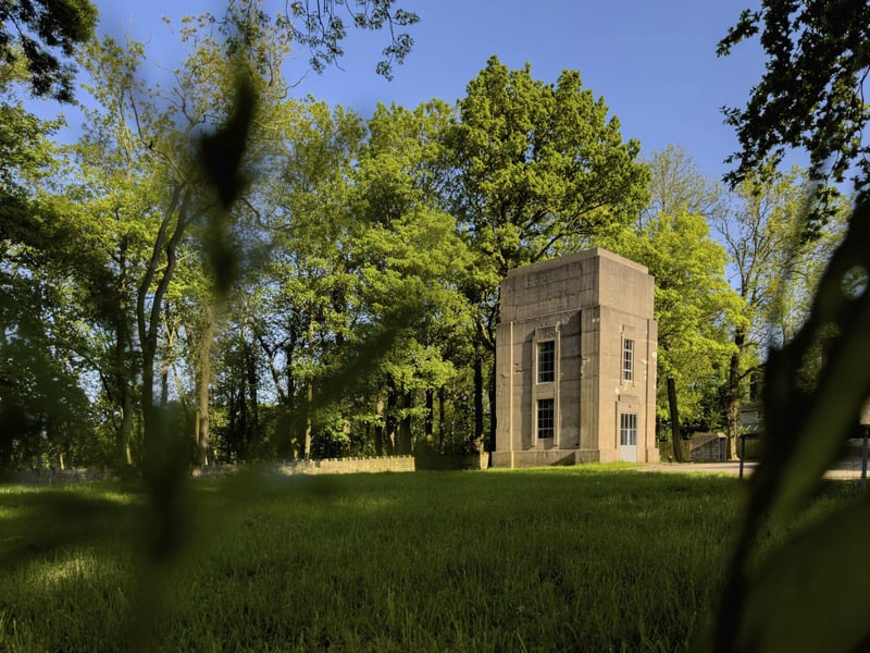 The Tower is the perfect romantic high-end getaway for couples who want to get away from it all in a secluded location and fancy just something different. The Tower has recently been converted for use as a holiday let which was previously an unused ancillary building adjacent to The Water Works, an old water treatment plant near Bolsover, converted to domestic use in 2002 and featured on the Channel 4 programme Grand Designs. This five-star guest favourite accommodates 2 guests with 1 bedroom, 1 bed, and 1 bathroom. Costs £167 for a night. For more details and to book your stay, see: www.airbnb.co.uk
