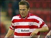 Walker had three years with Stags before returning to his native Scotland and featuring for clubs including Clydebank and Hamilton.
