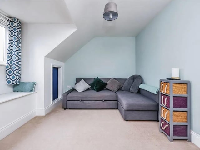 The property features 2 further double bedrooms