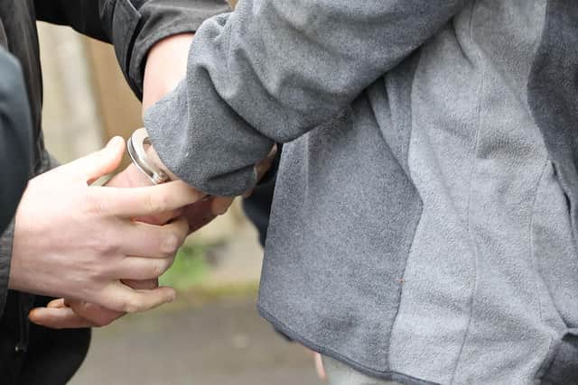 An off-duty police officer arrested a wanted shoplifter at Giltbrook Retail Park