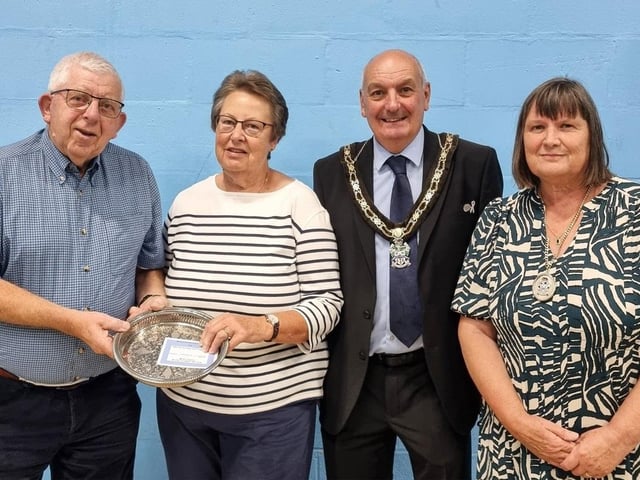 Caroline Winfield receiving the British Sugarcraft  Guild Trophy Coun Mick Brown  (left) Coun Robert Bullock Mayor of Broxtowe and his wife Lily. Photo: Lesley Grand-Scutton