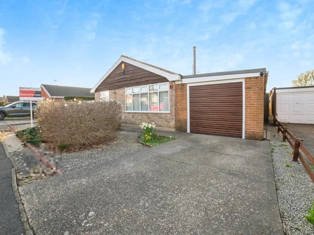 This spacious bungalow, is located in a nice quiet cul-de-sac location. Ideally for someone to put their own stamp on. Contact Bairstow Eves - Sutton-In-Ashfield Sales 01623 889275.