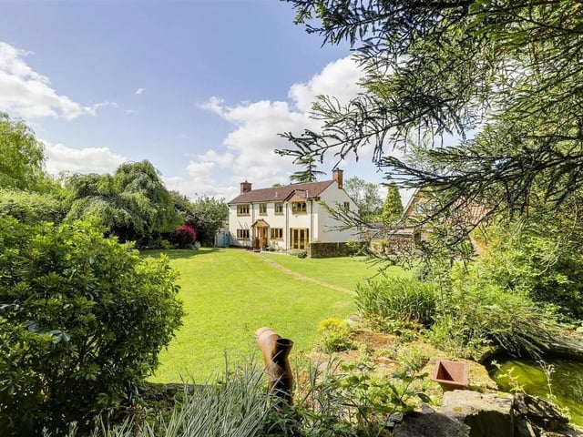 This beautifully landscaped wrap-around garden exudes a peaceful, well-kept charm. At its heart is a wide, green lawn perfect for relaxing or outdoor fun.
