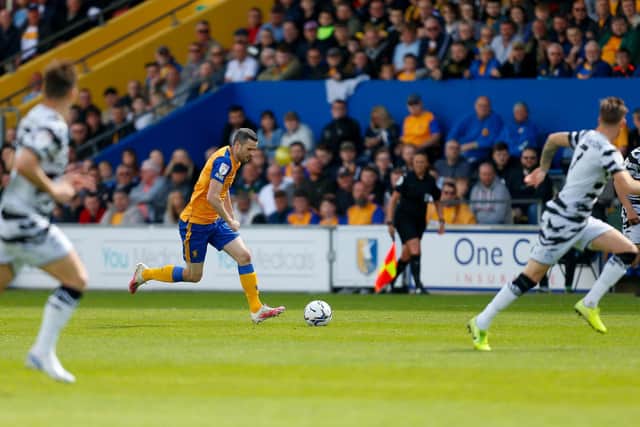 Mansfield Town midfielder Jamie Murphy drives forward. Photo by Chris Holloway / The Bigger Picture.media