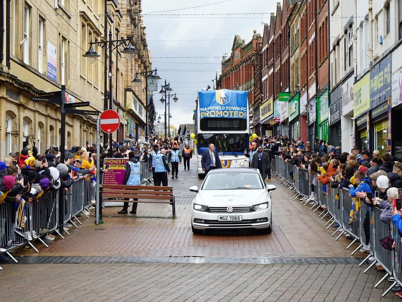 Crowds packed into Mansfield town centre this afternoon to salute their heroes.