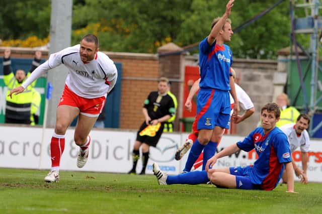 MICHAEL HIGDON SCORES THE WINNING GOAL FOR FALKIRK TO STOP THEM BEING RELEGATED 0-1.