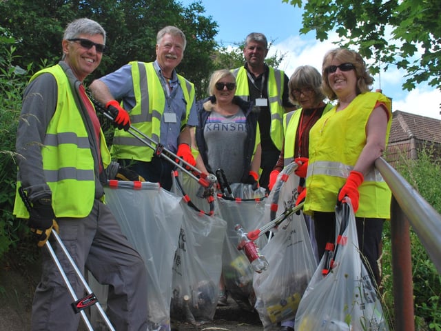 Litter pickers ready for action in Bilsthorpe.