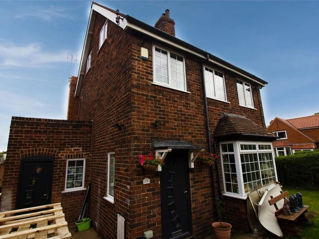 Another shot of the front of the Mansfield Woodhouse property. Why not arrange a viewing with the Express Estate Agency?