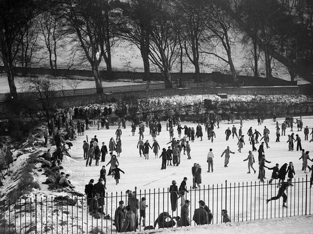 Edinburgh skaters on a frozen Union Canal at Craiglockhart in 1950.