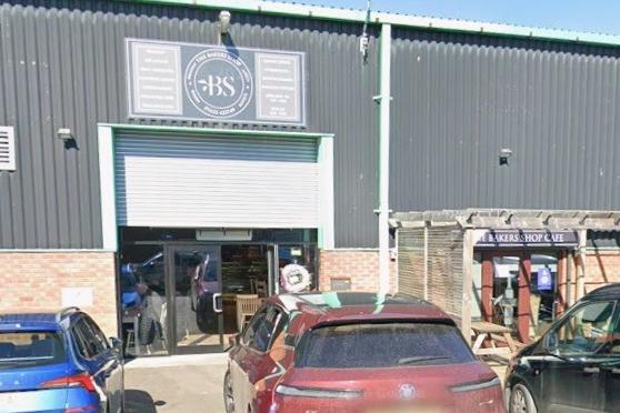 Unit 13 Maun Cl, Mansfield NG18 5GY: Famous for its massive "Monty Breakfast". Customers frequently note the spotlessly clean environment and fast, polite table service. Given 4.8 stars out of 390 reviews.