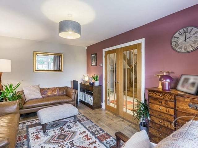 A second look at the second reception room, where it would be so easy to relax and unwind after a hard day at work.
