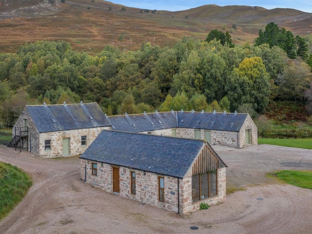 Estate houses and other buildings are included in the sale
