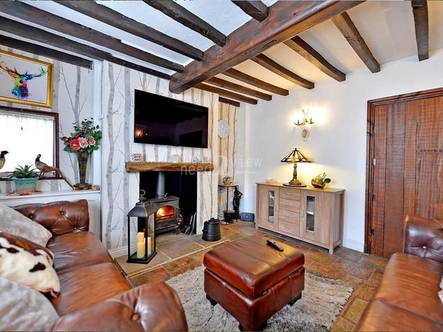 This detached period cottage is packed with original character features and charm. Contact Need2View Mansfield on 01623 889456.