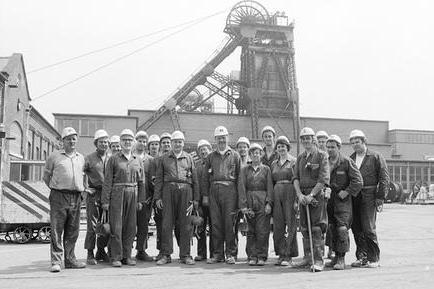 Miners at Mansfield Colliery receive a visit from Mayor Len Lees back in 1973.