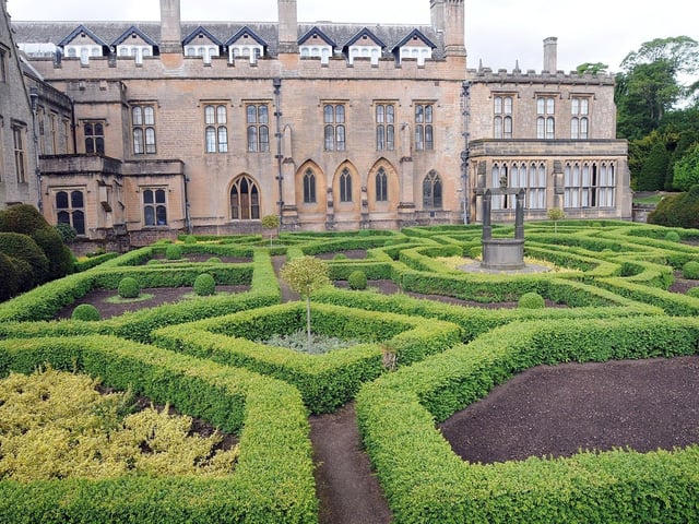 Newstead Abbey is a beautiful historic house set in extensive gardens and parkland. The former home of the poet Lord Byron, it has a fascinating history and stunning architecture.