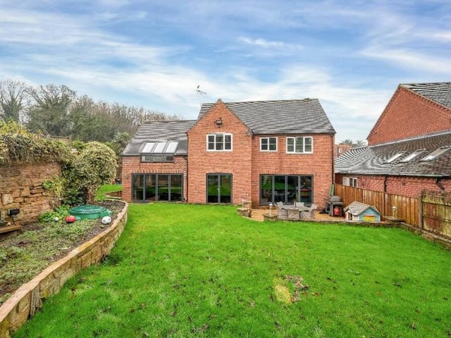 The final photo of our gallery gives you one last look at the terrific £585,000 Skegby Hall Gardens property from the rear.
