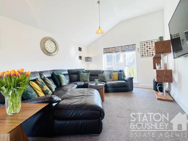 The lounge is a great sized space with flows seamlessly through to the modern kitchen/diner creating a prefect space for a sociable family to cook, dine and relax.