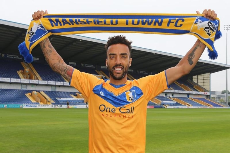 This professional footballer has enjoyed a fine career at the top of the sport. Perch was born and raised in Mansfield. His net is claimed to be £47m, according to the popularbip.com website.