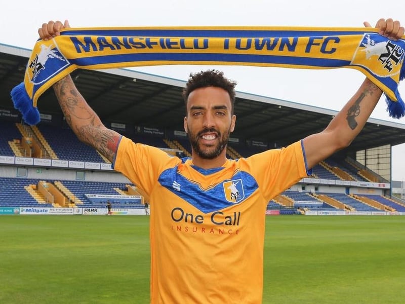 This professional footballer has enjoyed a fine career at the top of the sport. Perch was born and raised in Mansfield. His net is claimed to be £47m, according to the popularbip.com website.