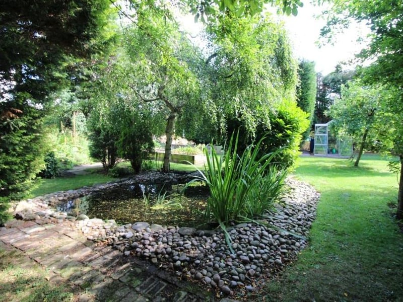 The beautiful, established gardens at The Three Horseshoes feature mature trees, flowerbed borders, tiered rockery beds, a wide range of plans and shrubs and no fewer than three ponds.