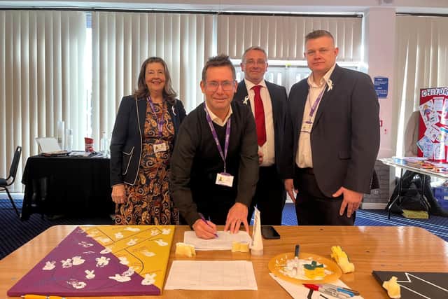 Andy Abrahams, Mansfield mayor, signs the pledge.