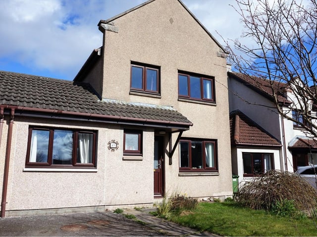 4 bedroom link-detached house in Arbroath.
Average house price in Angus - £152,905.