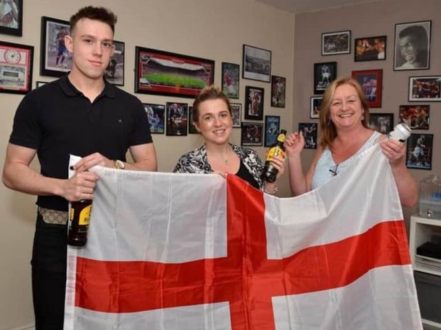 A Mansfield barbershop offered up a novel way to celebrate St George’s Day - April 23 - with a free beer for the first 23 customers to have a trim on the day. https://www.chad.co.uk/news/people/mansfield-barbershop-offers-beer-with-a-trim-to-celebrate-st-georges-day-982158