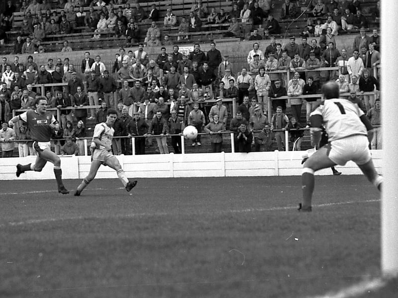 Steve WIlkinson on the attack for Stags in 1989, visiting Walsall won 2-0.