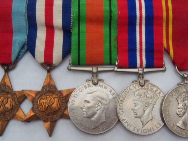 Nottingham Coins & Medals, at 25 Cowpasture Lane, Sutton, has a rating of 4.7 on Google reviews.