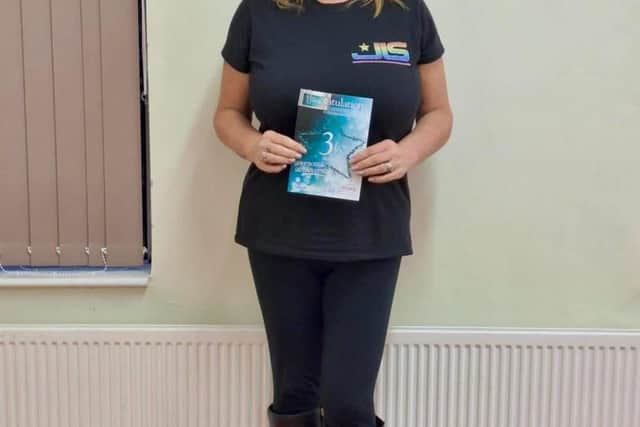 Amanda with her 3.5 stone award