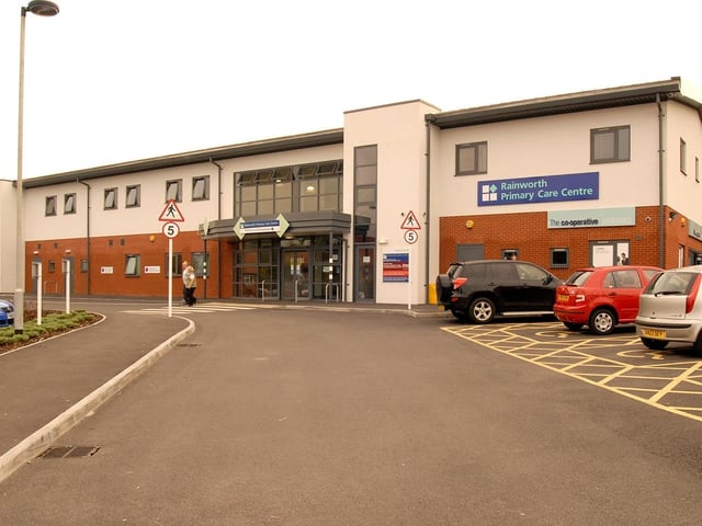 There were 316 survey forms sent out to patients. 122 patients rated their overall experience. Of these, 73% describe their overall experience of this GP practice as good, with 48% rating it very good and 25% fairly good.