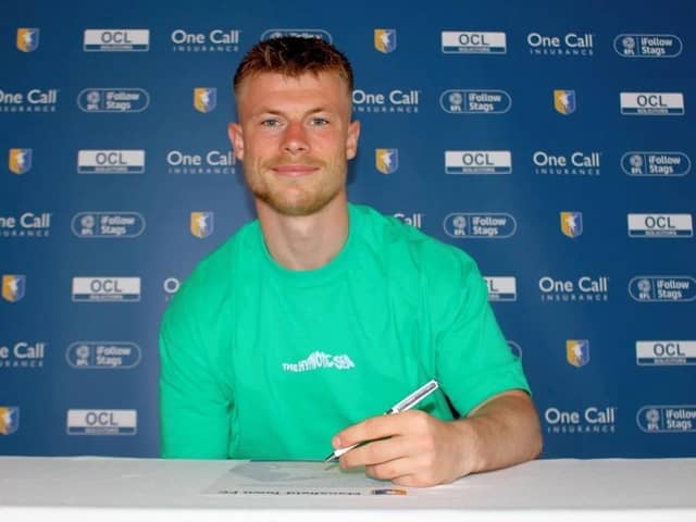 Calum Macdonald signs for Stags.