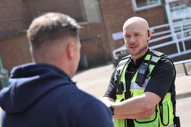 PC Simon Ford, of Nottinghamshire Police, talks to a resident.