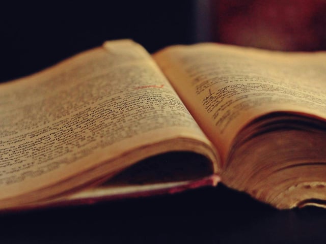 Doomsday Book mention: The town, recorded as "Mammesfeld", is mentioned in the historic Domesday Book of 1086.
