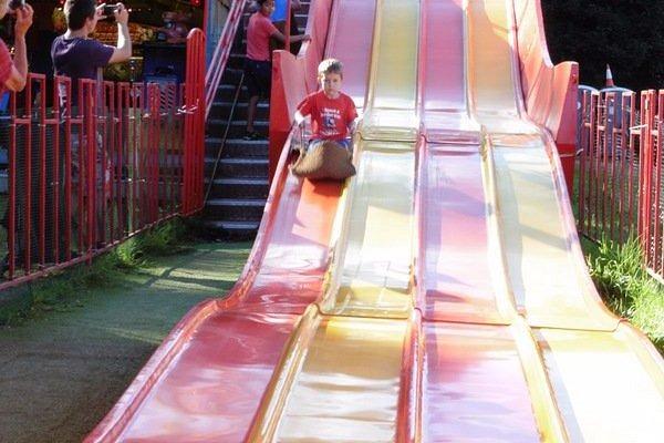 Located in Sherwood Country Park, this little funfair offers rides like the caterpillar roller coaster and the ghost train to the classic tea cup ride and big slide.