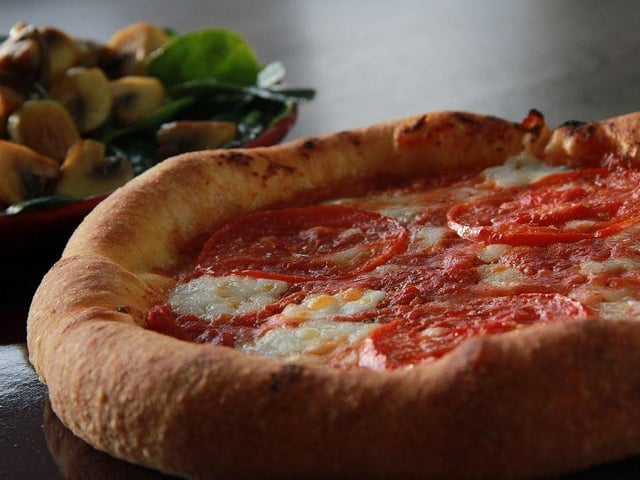 Lemo Pizza House, Leamington Buildings, Sutton has a 4.9 rating on Google Reviews.