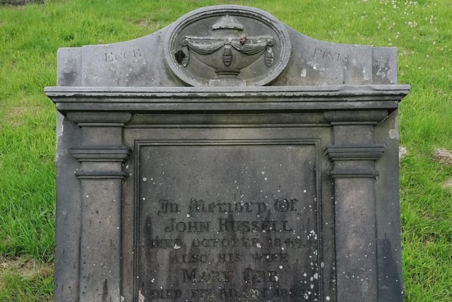 Abbotshall Church, Kirkcaldy - gravestone